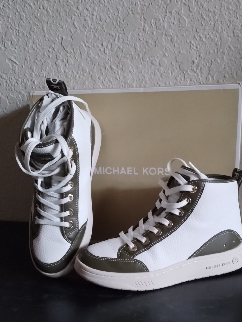 Michael Kors Women's "Shea" Mid High Top Sz 5 Ladies Tennis Shoe Sneakers